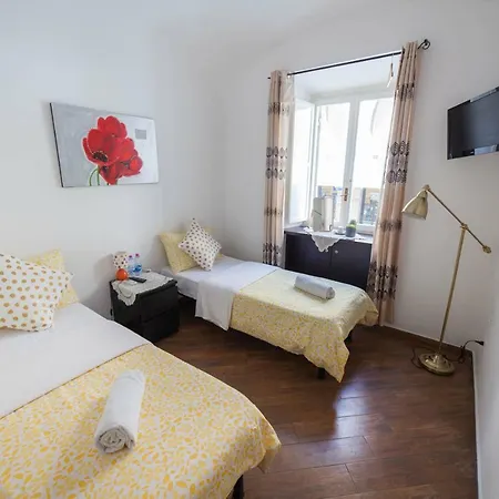 Konukevi Romangelo Termini 3*