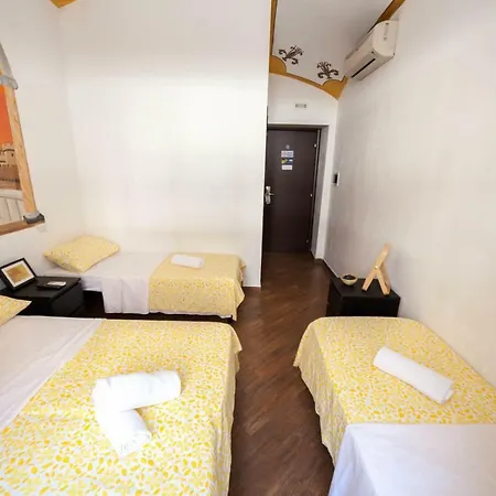 Konukevi Romangelo Termini 3*